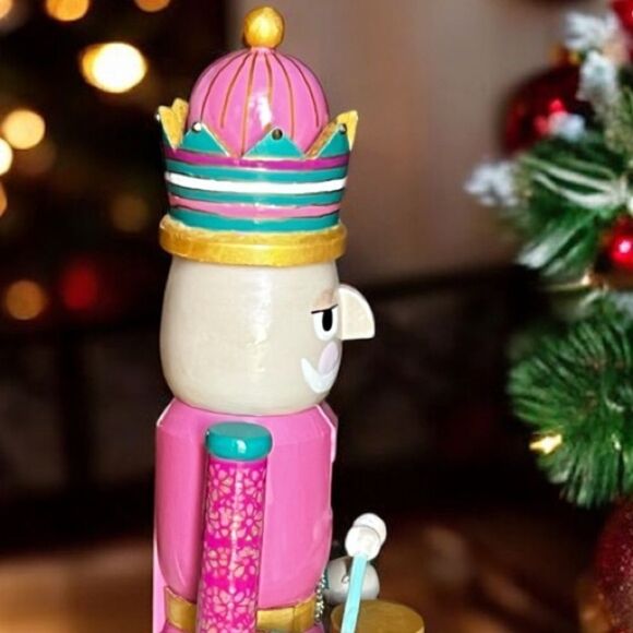 Hand Crafted Colorful Nutcracker Drummer 18”h - Picture 9 of 12